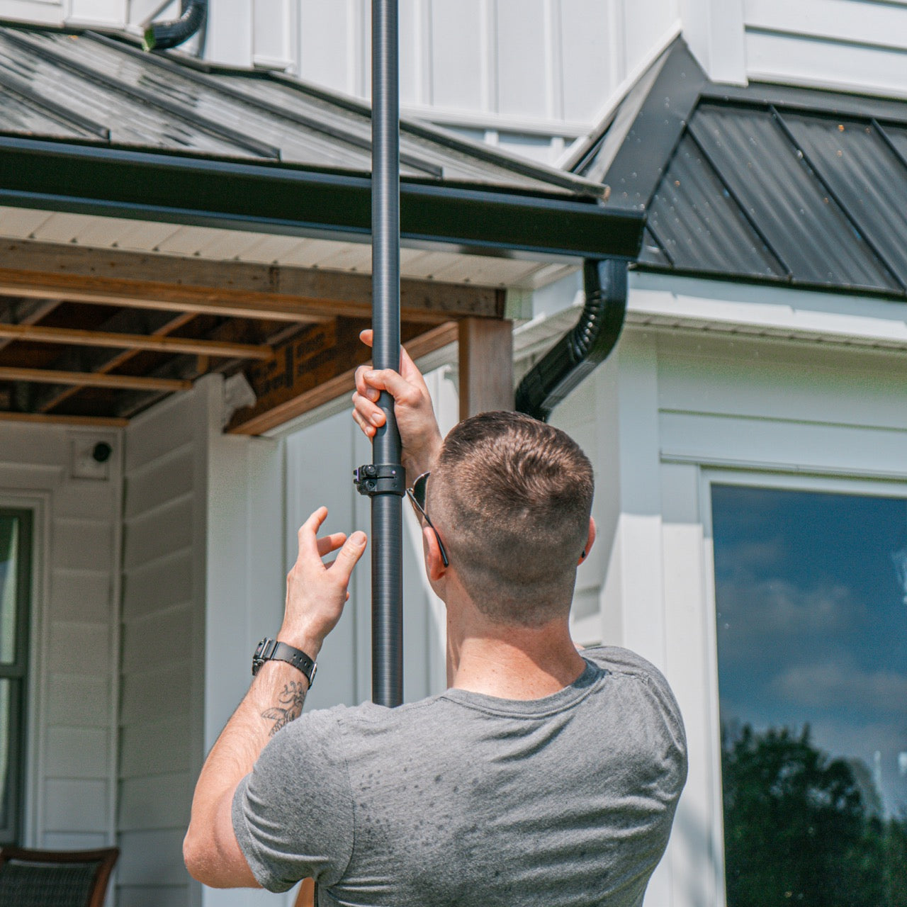 User setting up a XERO Pole