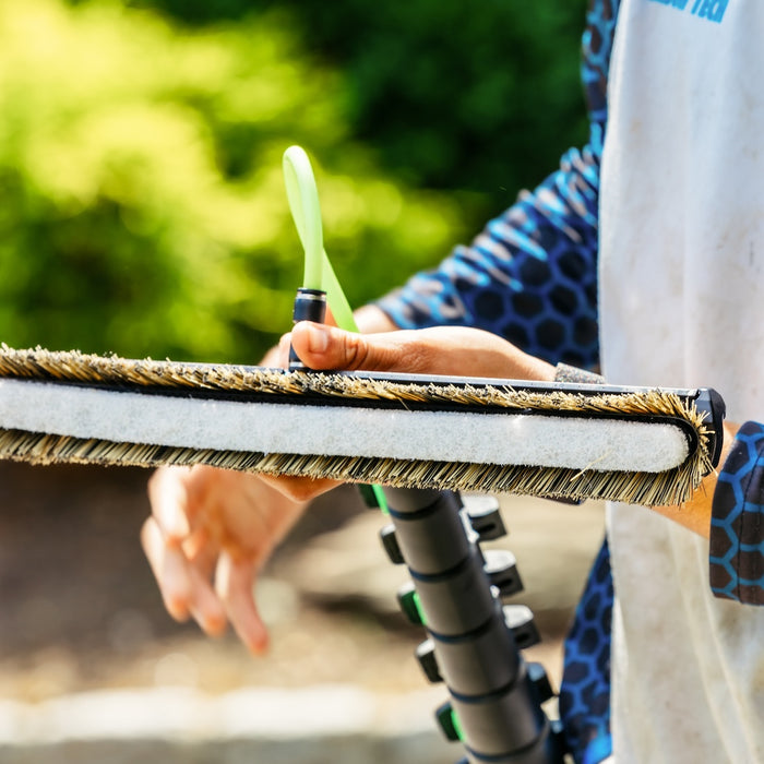 XERO Ultra Lite Brush Lifestyle View